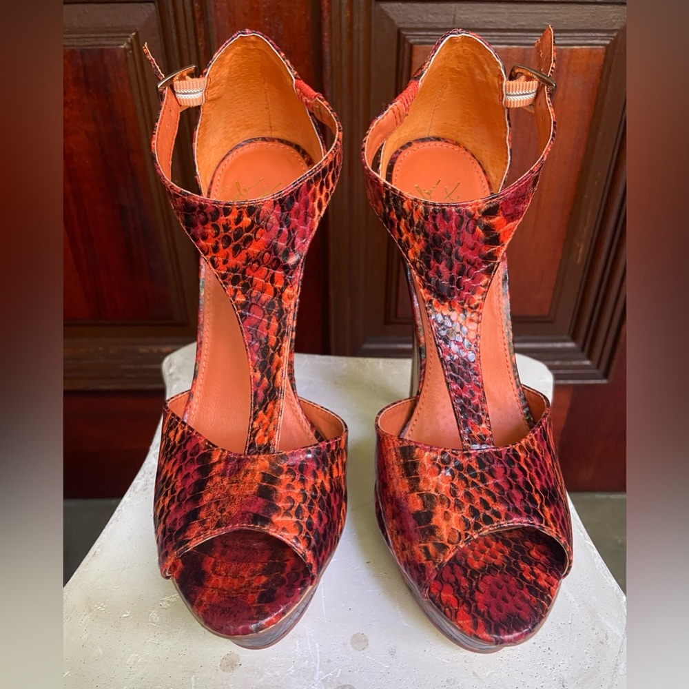 COLIN STUART ORANGE PINK SNAKESKIN T-STRAP PLATFORM STILETTOS — Size 6.5